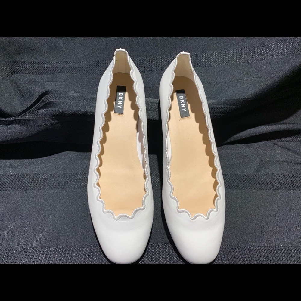 Brand New DNKY Size 10 White Dressy Flats